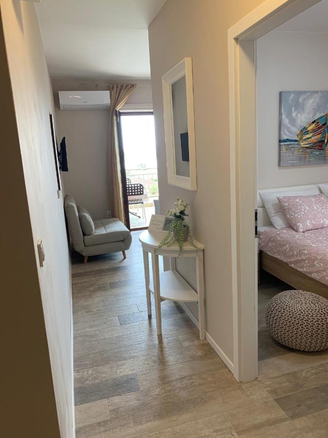 Family Friendly Apartments With A Swimming Pool Povljana, Pag - 244 Dış mekan fotoğraf