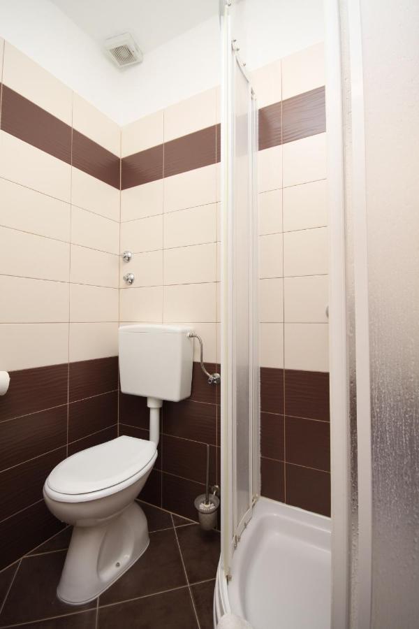 Family Friendly Apartments With A Swimming Pool Povljana, Pag - 244 Dış mekan fotoğraf