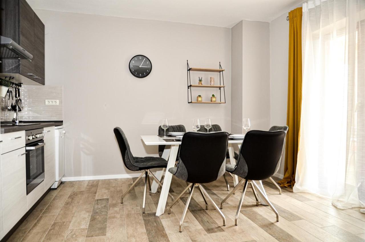Family Friendly Apartments With A Swimming Pool Povljana, Pag - 244 Dış mekan fotoğraf