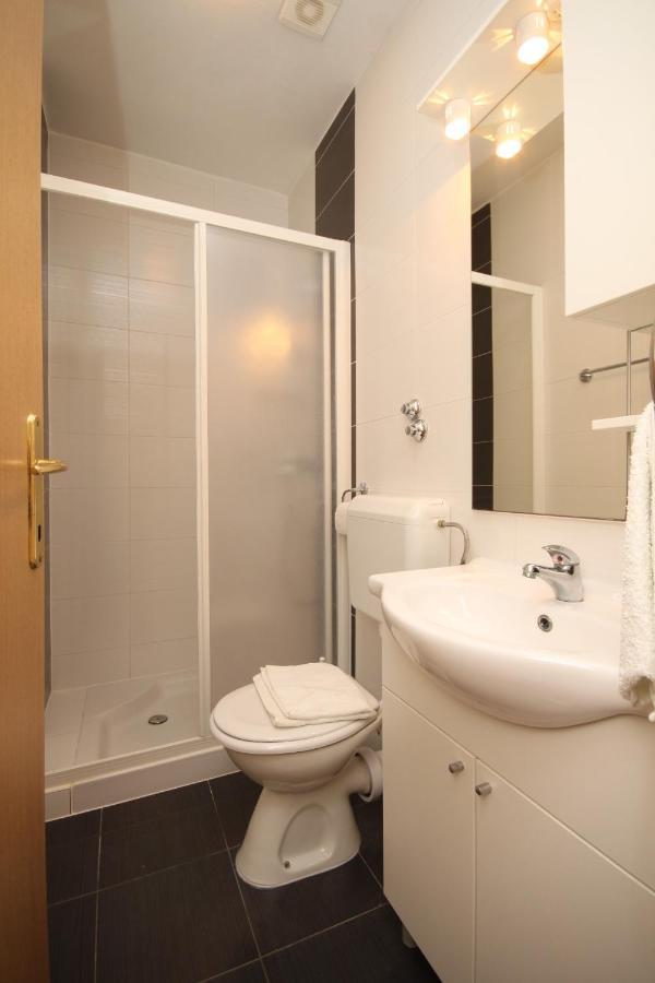 Family Friendly Apartments With A Swimming Pool Povljana, Pag - 244 Dış mekan fotoğraf