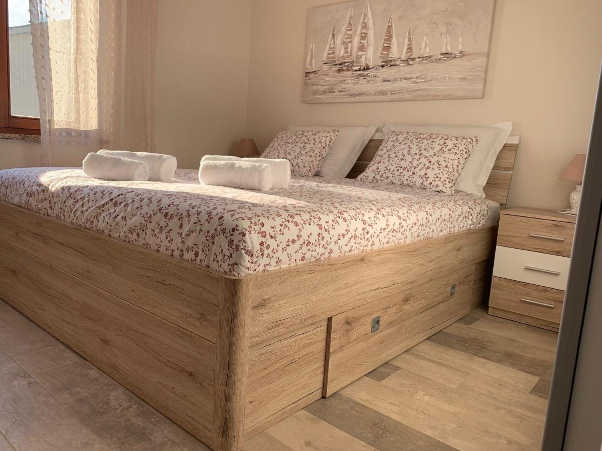 Family Friendly Apartments With A Swimming Pool Povljana, Pag - 244 Dış mekan fotoğraf
