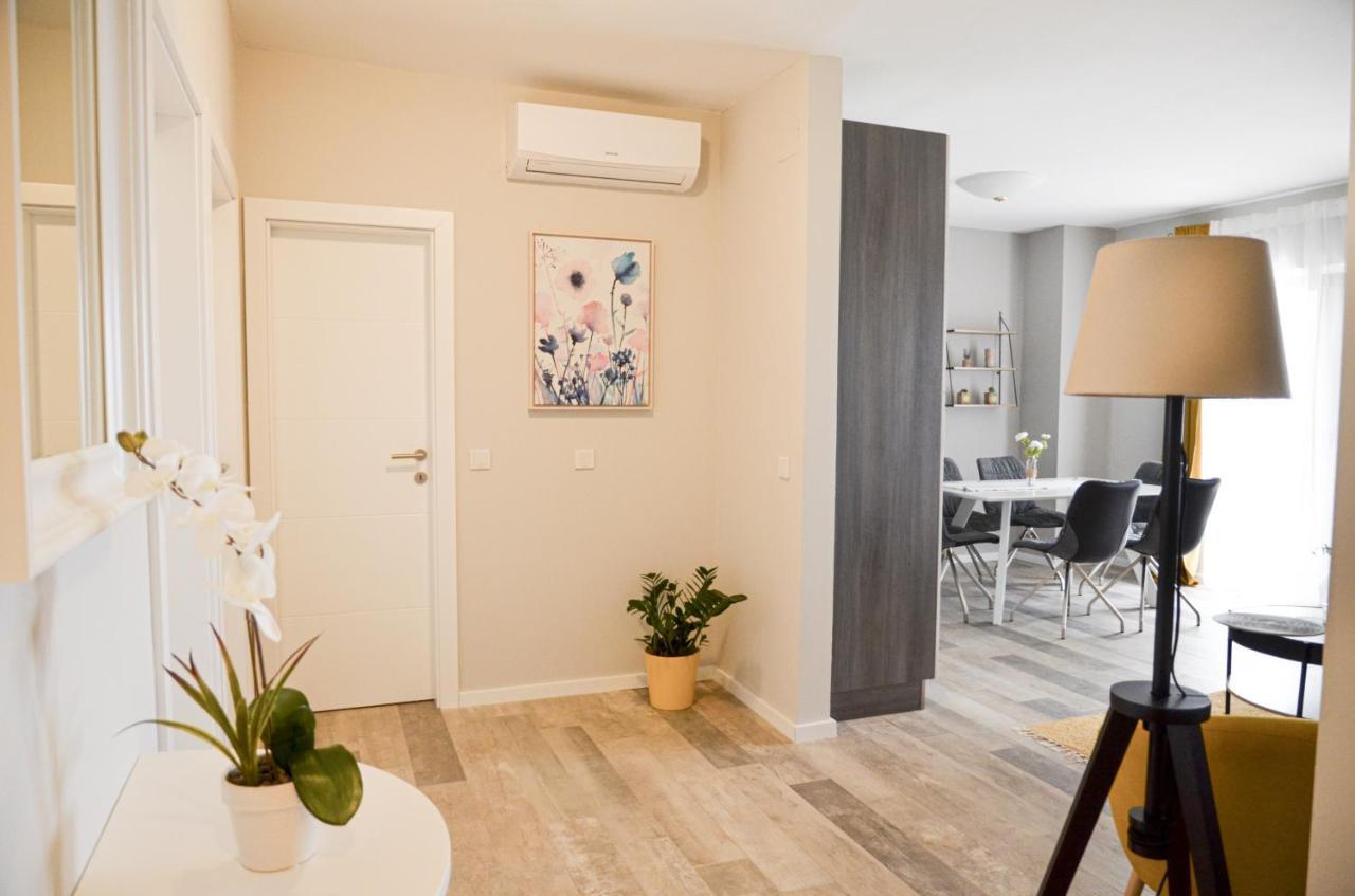 Family Friendly Apartments With A Swimming Pool Povljana, Pag - 244 Dış mekan fotoğraf