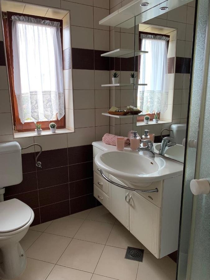 Family Friendly Apartments With A Swimming Pool Povljana, Pag - 244 Dış mekan fotoğraf