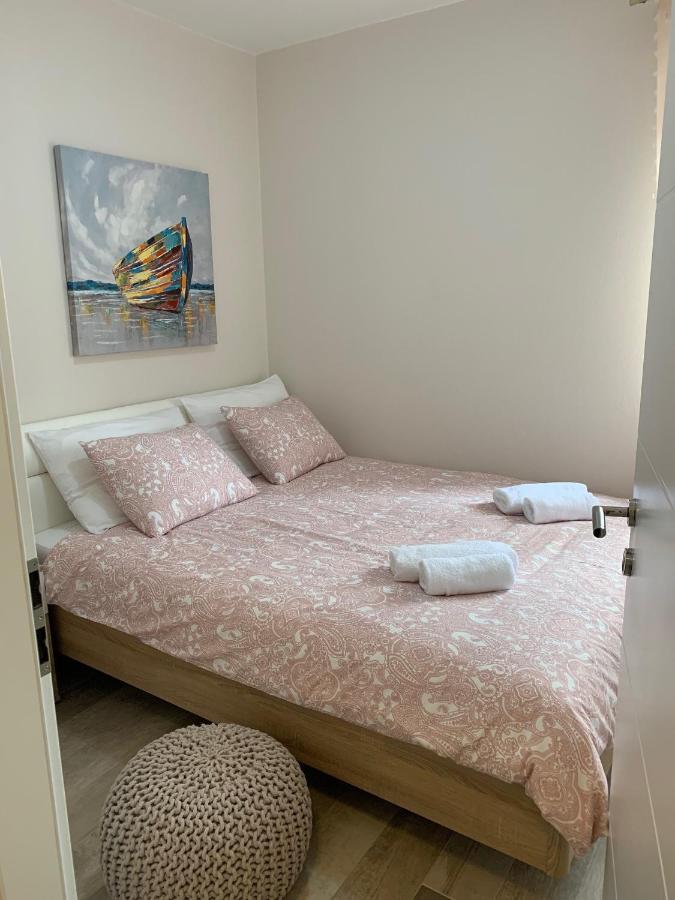 Family Friendly Apartments With A Swimming Pool Povljana, Pag - 244 Dış mekan fotoğraf