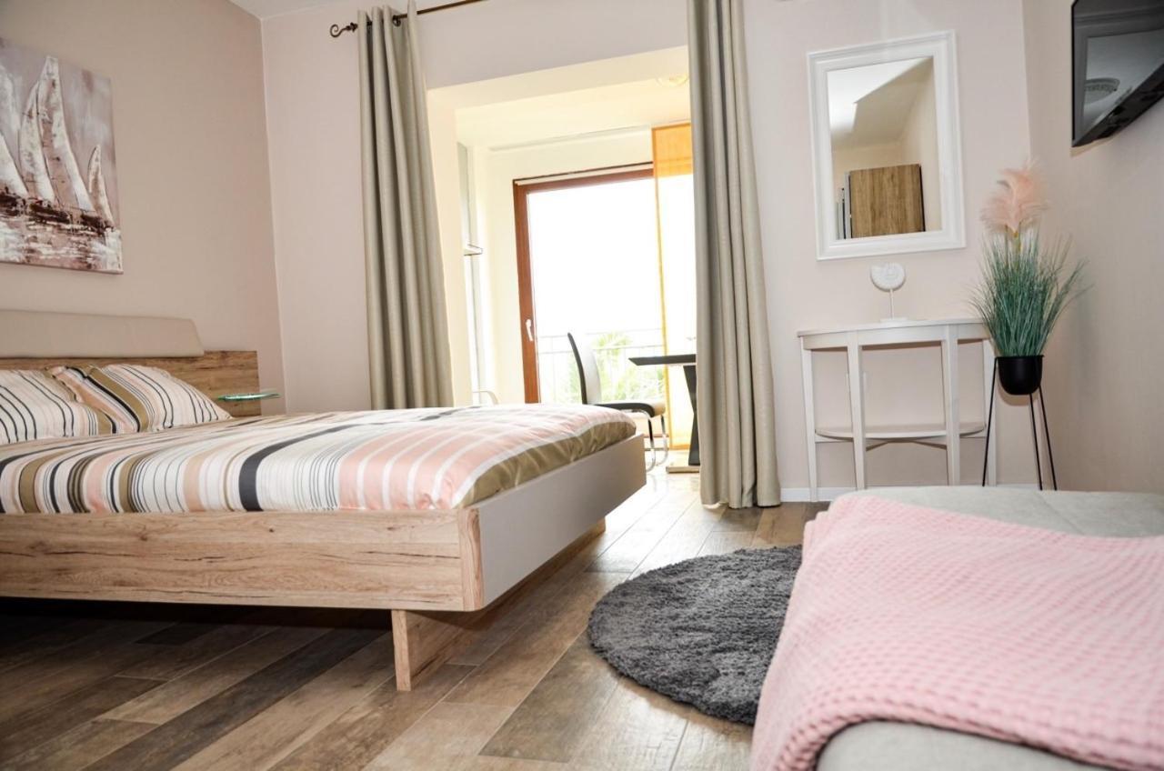 Family Friendly Apartments With A Swimming Pool Povljana, Pag - 244 Dış mekan fotoğraf
