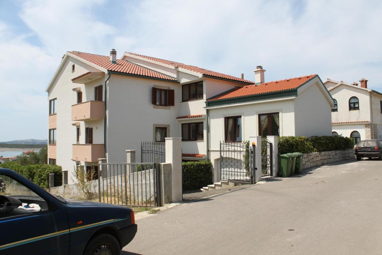Family Friendly Apartments With A Swimming Pool Povljana, Pag - 244 Dış mekan fotoğraf