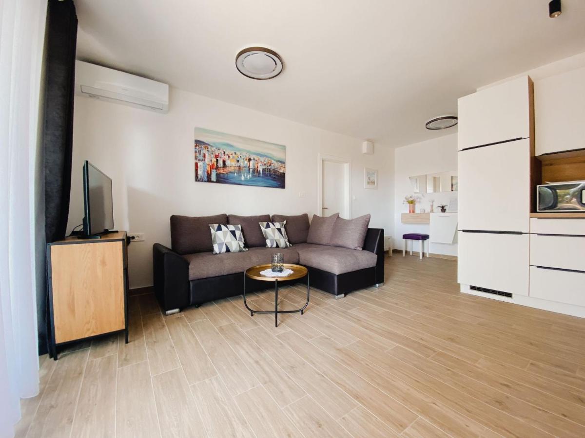 Family Friendly Apartments With A Swimming Pool Povljana, Pag - 244 Dış mekan fotoğraf