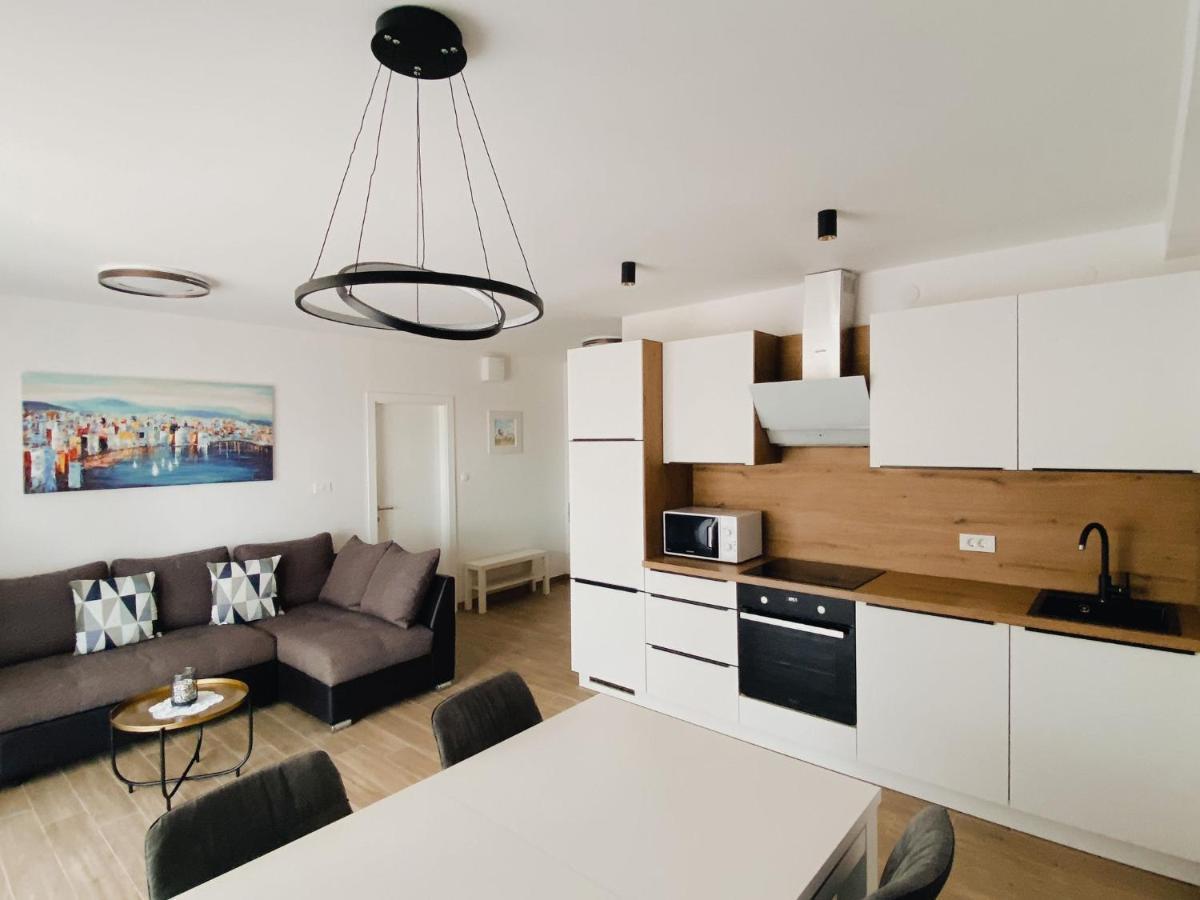 Family Friendly Apartments With A Swimming Pool Povljana, Pag - 244 Dış mekan fotoğraf