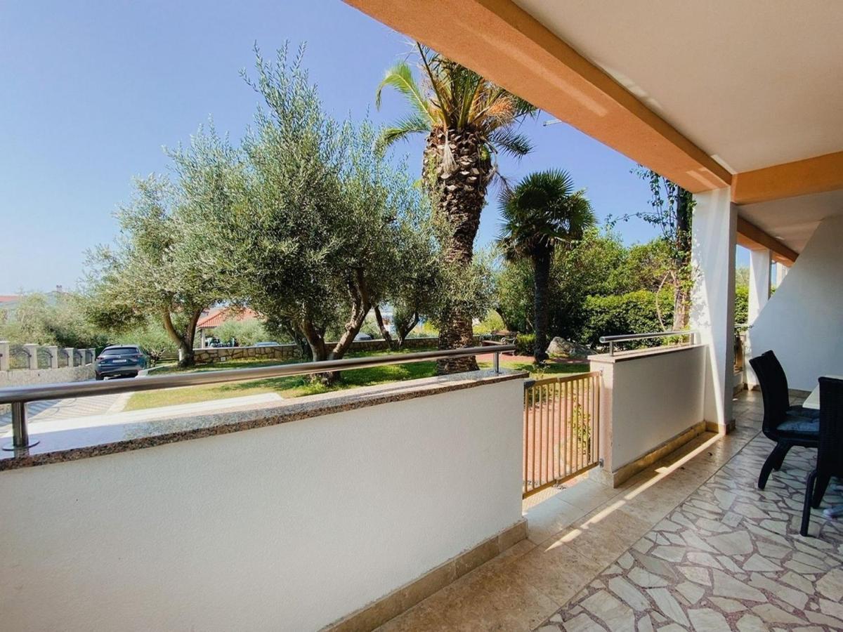 Family Friendly Apartments With A Swimming Pool Povljana, Pag - 244 Dış mekan fotoğraf