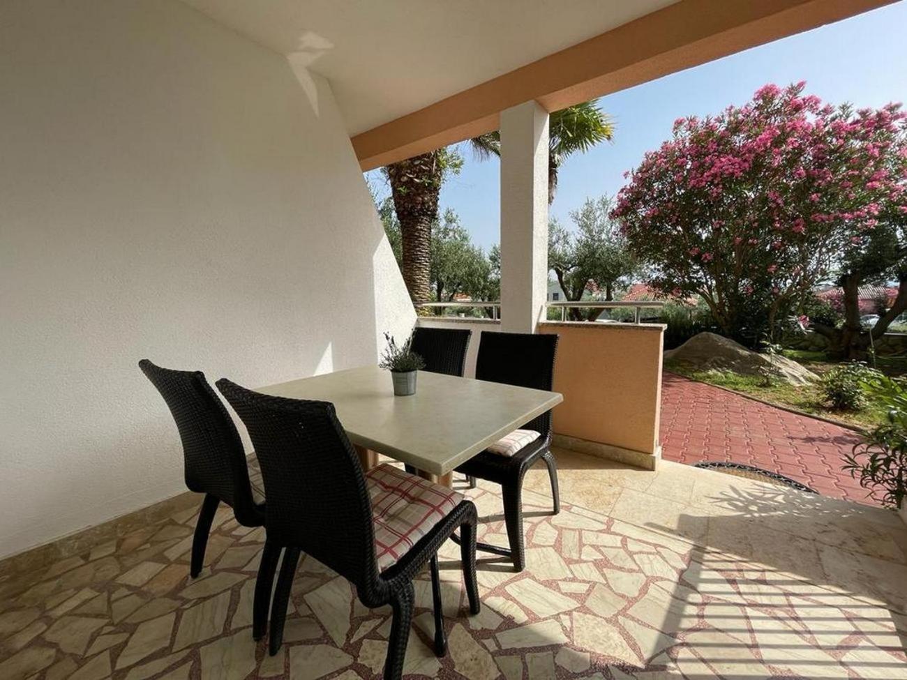 Family Friendly Apartments With A Swimming Pool Povljana, Pag - 244 Dış mekan fotoğraf